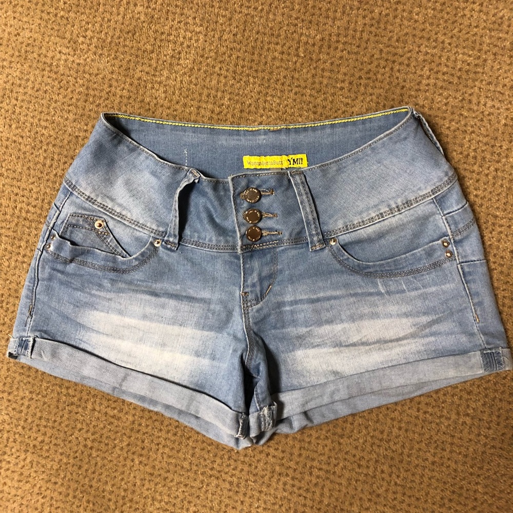 Butt flattering jean shorts